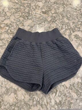 Everlane Quilted High-Rise Athletic Shorts - Black